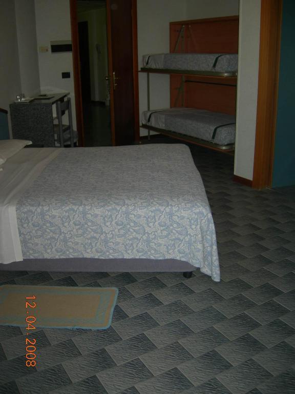 Hotel Meripol Alba Adriatica Zimmer foto