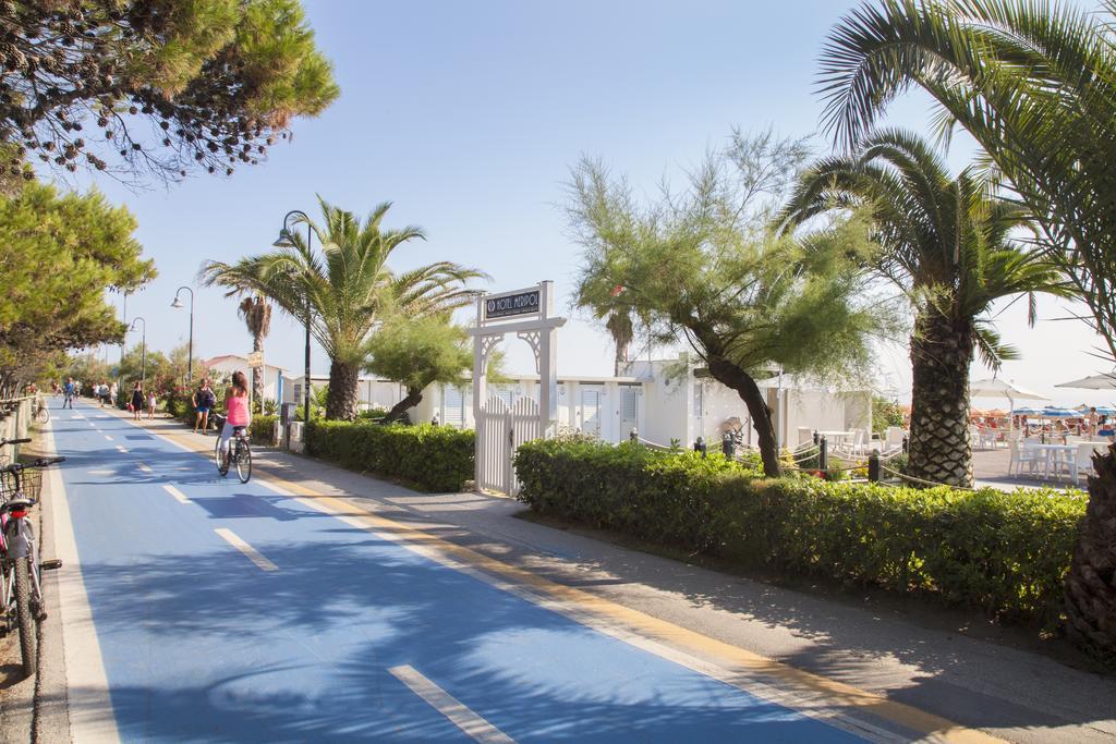 Hotel Meripol Alba Adriatica Exterior foto