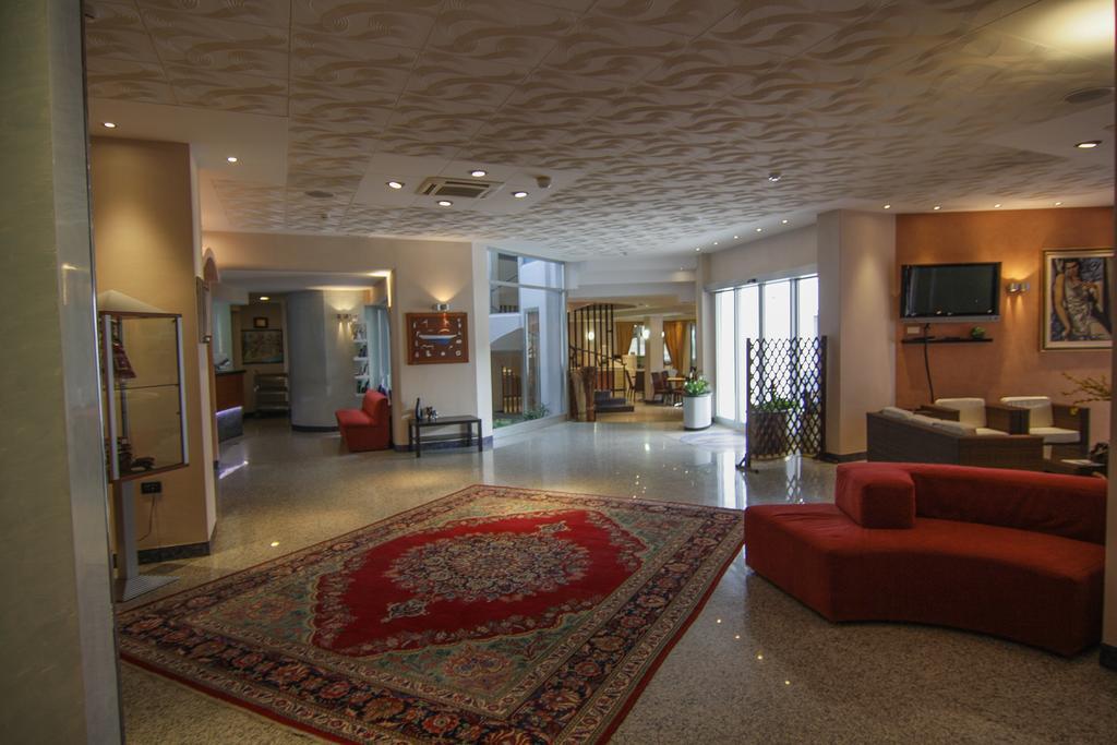 Hotel Meripol Alba Adriatica Exterior foto